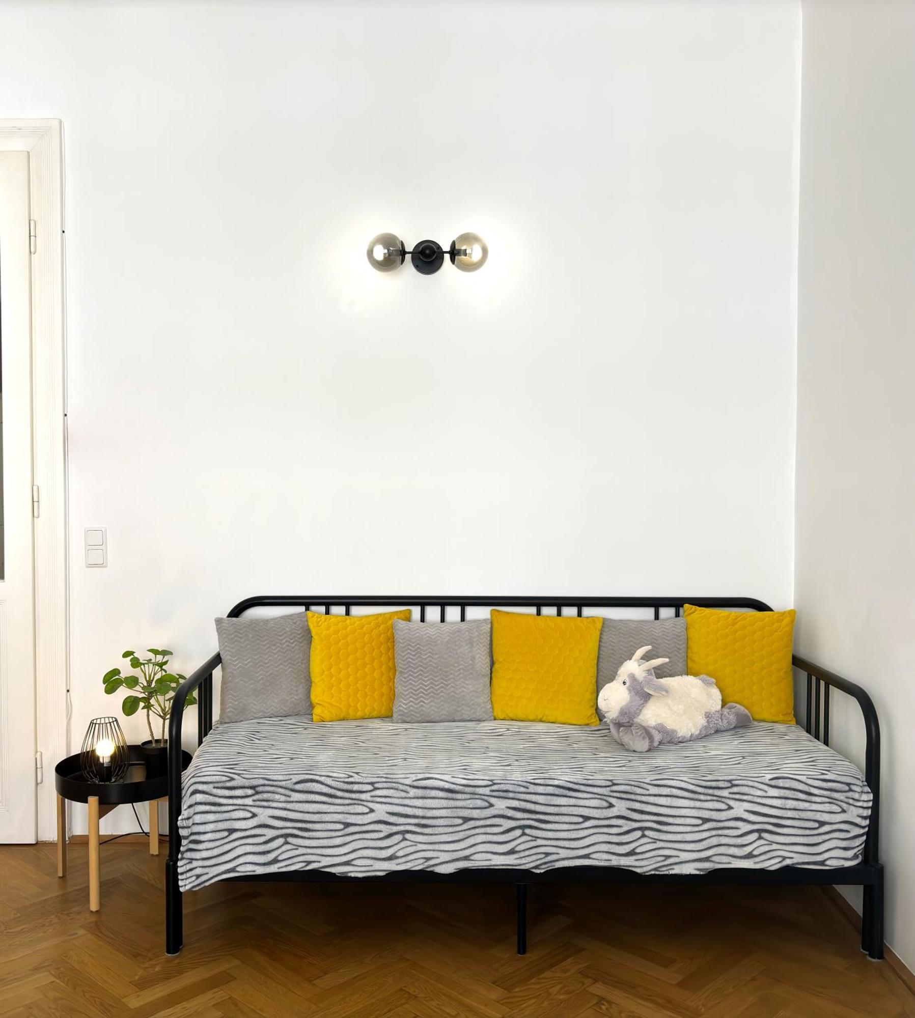 Central Mariahilfer Apartment 5 Min To The Schoenbrunn Palace And City Shopping Center Vienna Exterior photo